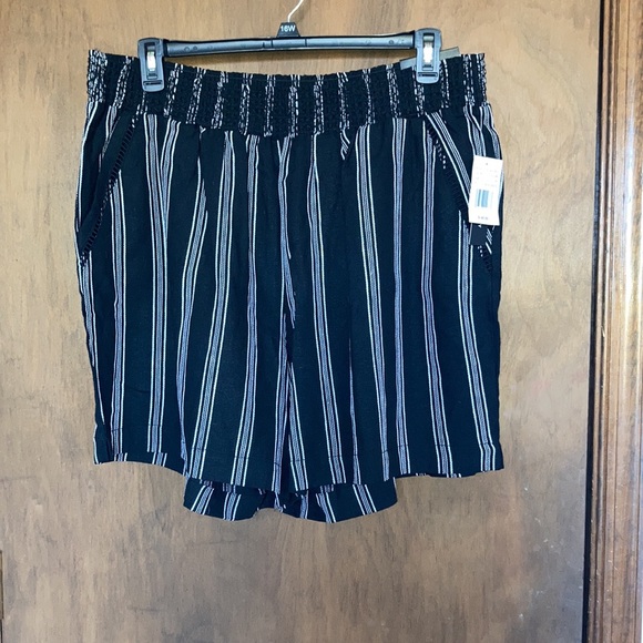 Napa valley striped pull on short w crochet detail linen blend 3X - Picture 5 of 15